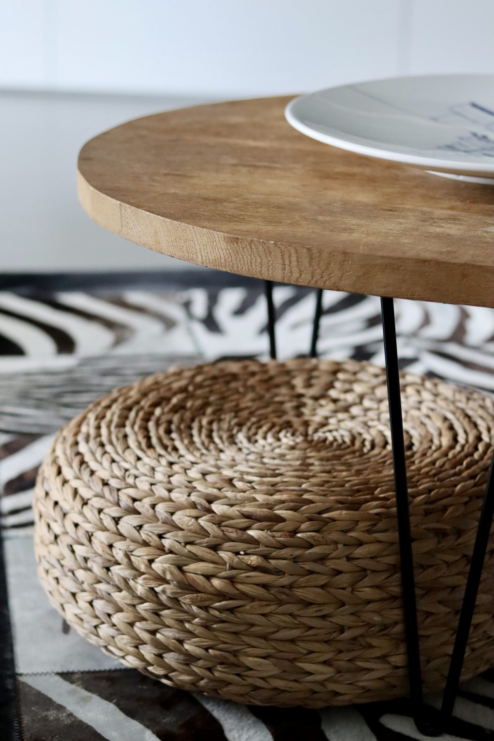 Projet sophie, mobilier sur mesure, table basse avec pouf au ton beige