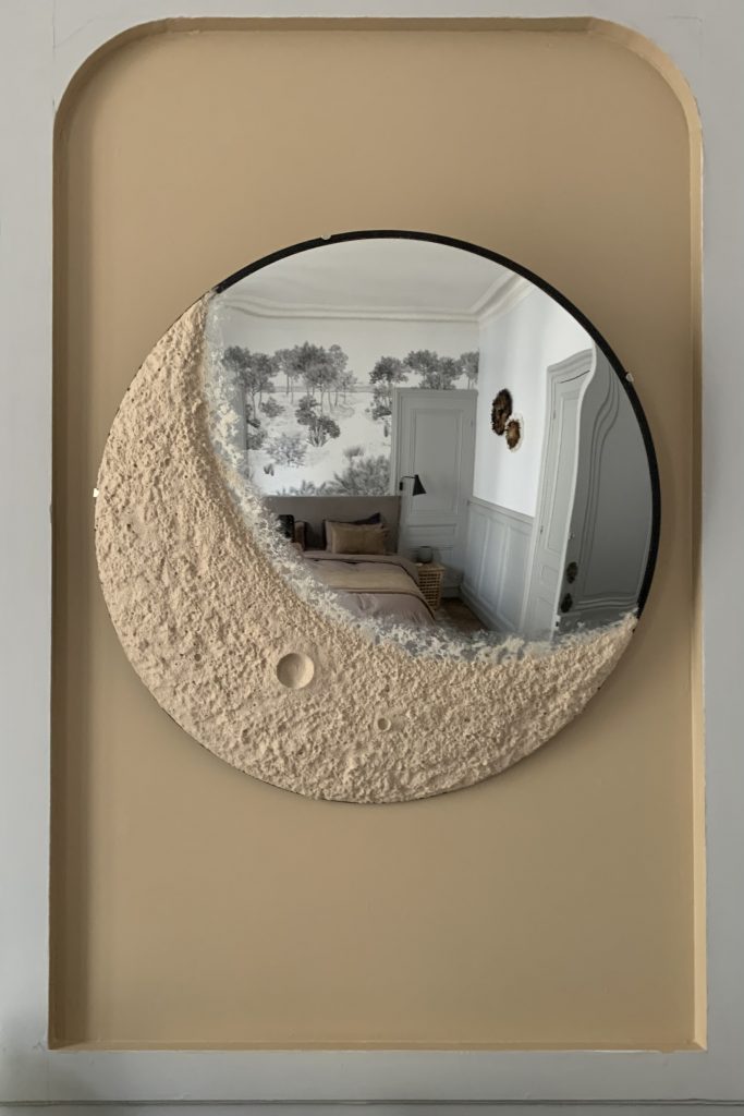 Projet Lucile - Miroir, avec reflet de la chambre