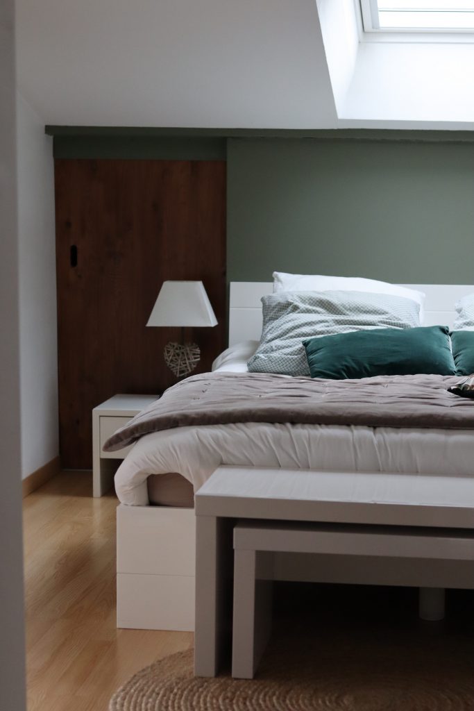 Projet Sophie - chambre avec lit, peinture verte