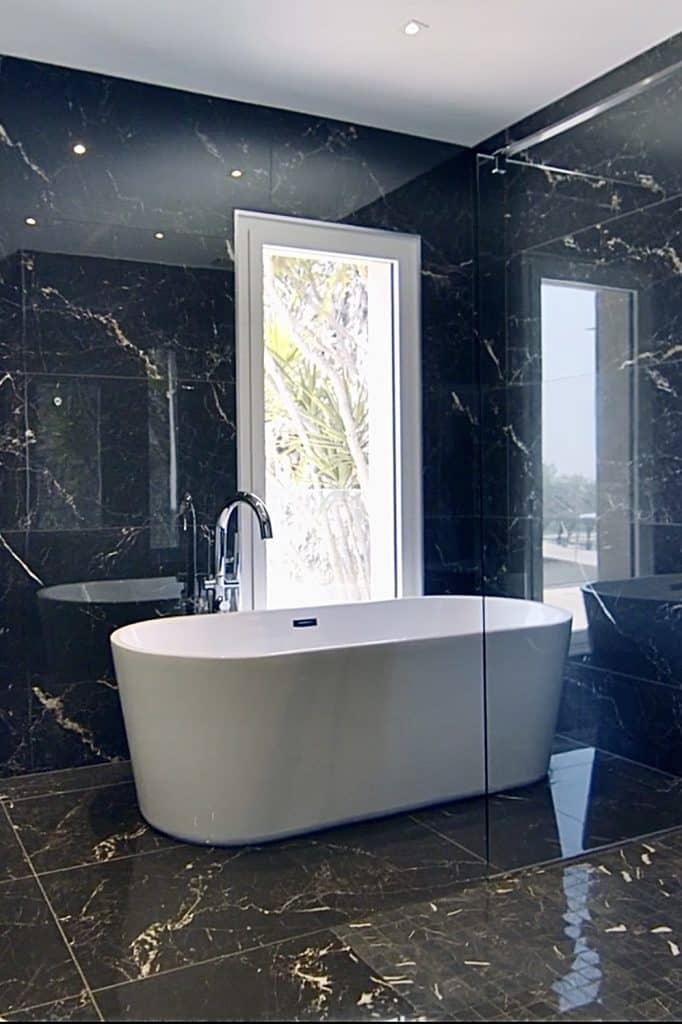 Projet Paulina - salle de bain avec baignoire en marbre