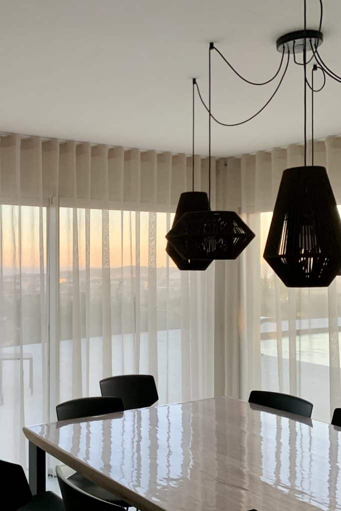 Projet Paulina - cuisine et luminaire , avec stores
