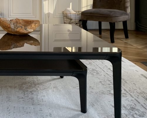 Projet Lucile Projet Lucile - Salon, table basse noir, fauteuil marron,