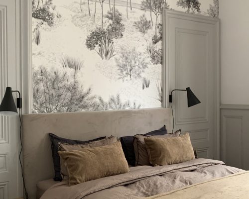 Projet Lucile Projet Lucile - Chambre, lit marron, papier fleuri