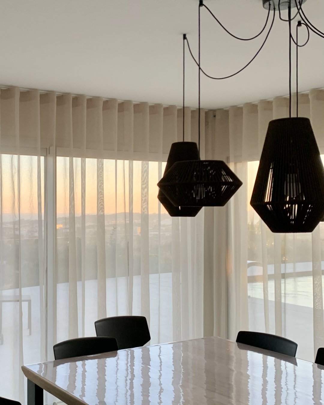 Projet Paulina - cuisine et luminaire , avec stores